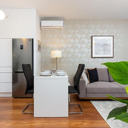 Royal City Center Mennica Residence By Noclegi Renters 바르샤바 외부 사진
