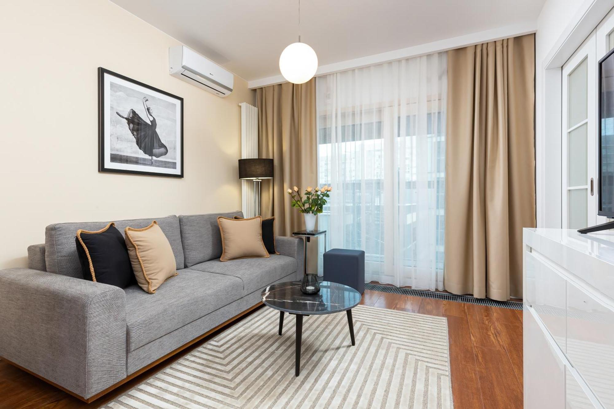 Royal City Center Mennica Residence By Noclegi Renters 바르샤바 외부 사진