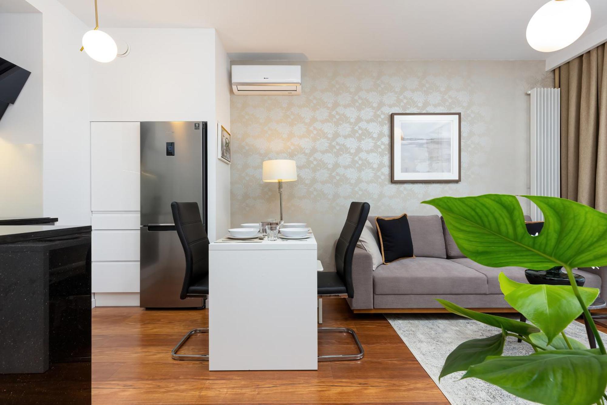 Royal City Center Mennica Residence By Noclegi Renters 바르샤바 외부 사진